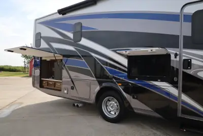 2019 Thor Motor Coach Omni BB35 photo 31
