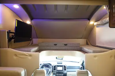 2019 Thor Motor Coach Omni BB35 photo 24