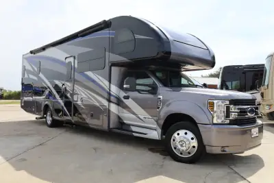 2019 Thor Motor Coach Omni BB35 photo 3