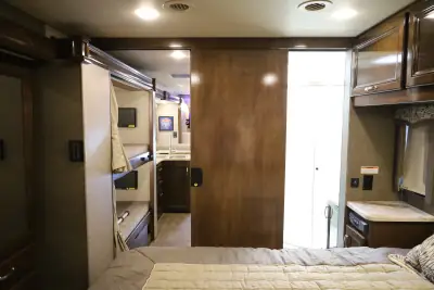 2019 Thor Motor Coach Omni BB35 photo 22