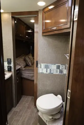 2019 Thor Motor Coach Omni BB35 photo 15