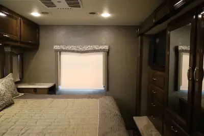 2019 Thor Motor Coach Omni BB35 photo 21