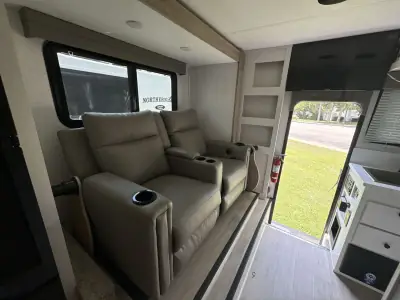 2024 Forest River PALOMINO REAL LITE HS2114 photo 11