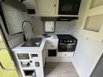2024 Forest River PALOMINO REAL LITE HS2114 photo 6