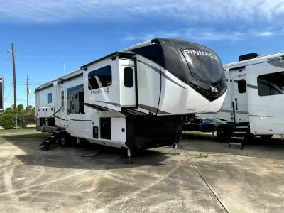 2025 Jayco Pinnacle 38FLGS photo 3