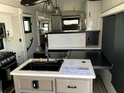 2025 Jayco Pinnacle 38FLGS photo 6