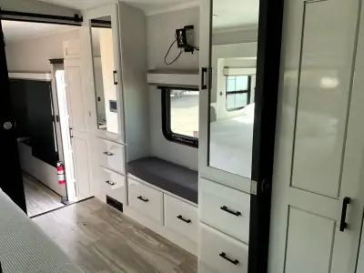 2025 Jayco Pinnacle 38FLGS photo 18