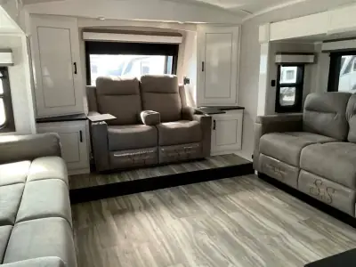 2025 Jayco Pinnacle 38FLGS photo 8