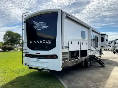 2025 Jayco Pinnacle 38FLGS photo 38