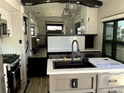 2025 Jayco Pinnacle 38FLGS photo 11