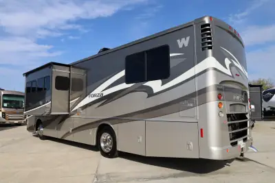 2014 Winnebago Forza 34T photo 6