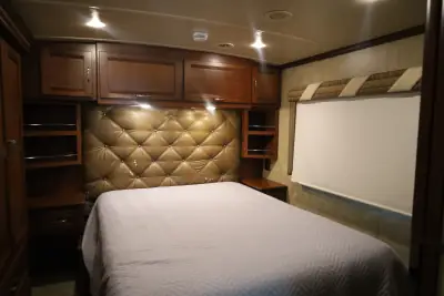 2014 Winnebago Forza 34T photo 16