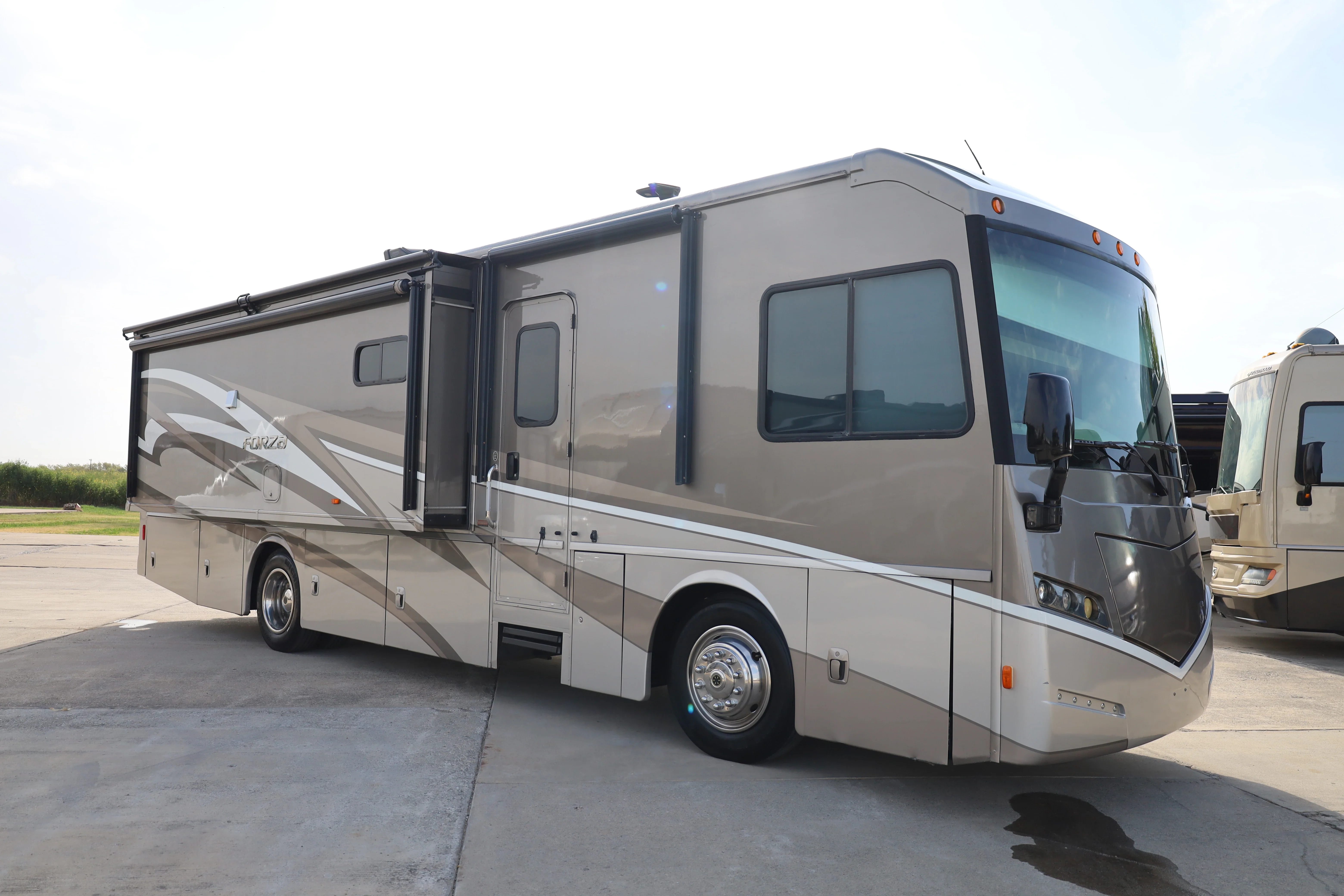 2014 Winnebago Forza 34T exterior