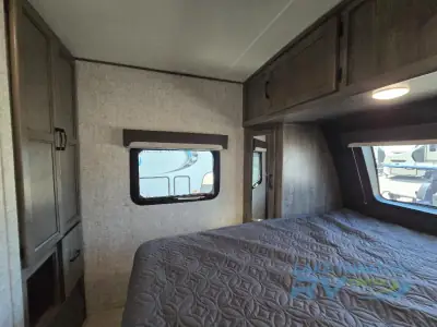 2020 Coachmen Apex Ultra-Lite 293RLDS photo 23