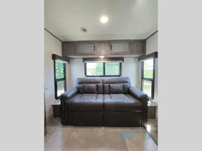 2020 Coachmen Apex Ultra-Lite 293RLDS photo 11