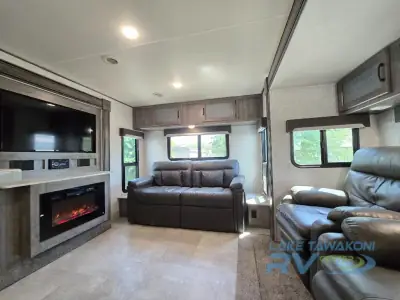 2020 Coachmen Apex Ultra-Lite 293RLDS photo 10
