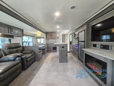 2020 Coachmen Apex Ultra-Lite 293RLDS photo 12