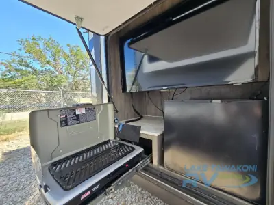 2020 Coachmen Apex Ultra-Lite 293RLDS photo 6