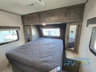 2020 Coachmen Apex Ultra-Lite 293RLDS photo 21