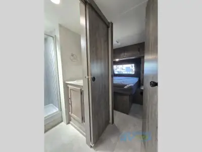 2020 Coachmen Apex Ultra-Lite 293RLDS photo 17