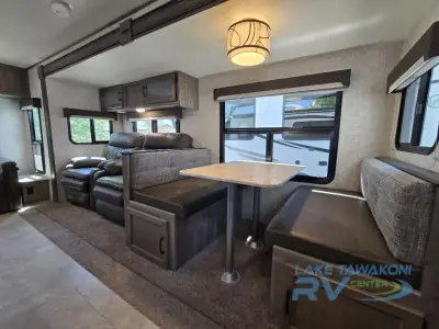 2020 Coachmen Apex Ultra-Lite 293RLDS photo 9
