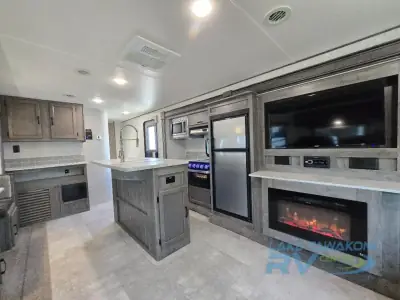 2020 Coachmen Apex Ultra-Lite 293RLDS photo 13