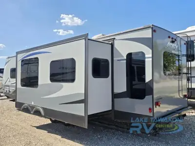 2020 Coachmen Apex Ultra-Lite 293RLDS photo 4