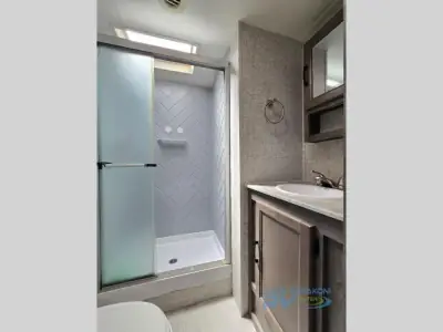 2020 Coachmen Apex Ultra-Lite 293RLDS photo 18