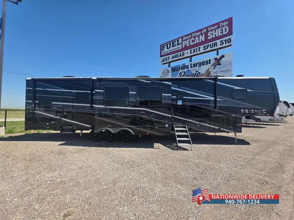 2026 Jayco Seismic 395 exterior