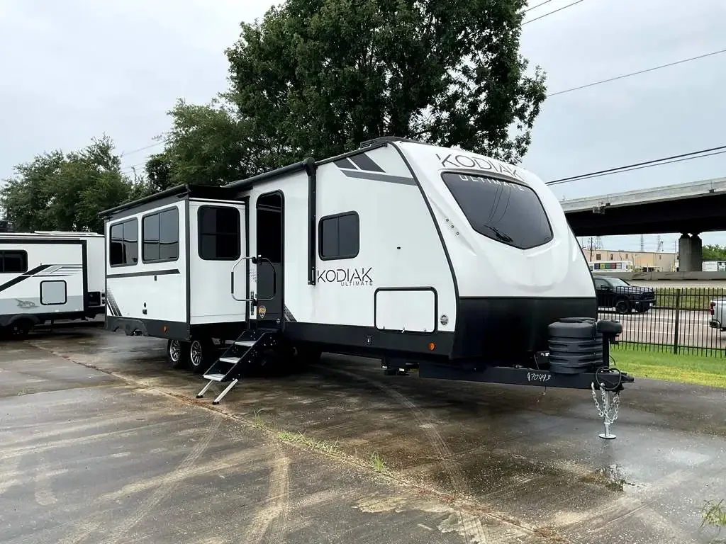 2025 Dutchmen Kodiak Ultimate 3321BHSL exterior
