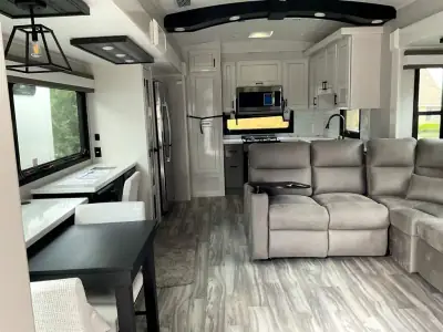 2025 Jayco Pinnacle 38FBRK photo 5