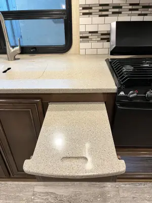 2018 Thor Motor Coach CHATEAU 35SM photo 36