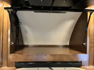 2018 Thor Motor Coach CHATEAU 35SM photo 24