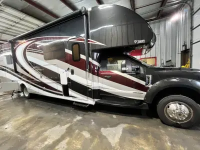 2018 Thor Motor Coach CHATEAU 35SM photo 21