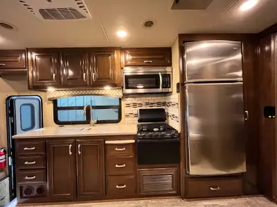2018 Thor Motor Coach CHATEAU 35SM photo 32