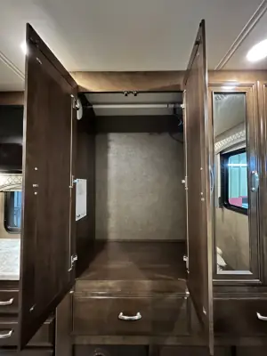 2018 Thor Motor Coach CHATEAU 35SM photo 48