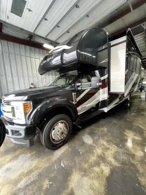 2018 Thor Motor Coach CHATEAU 35SM photo 3