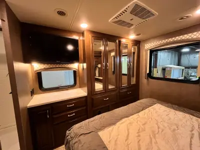 2018 Thor Motor Coach CHATEAU 35SM photo 45