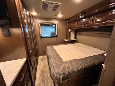 2018 Thor Motor Coach CHATEAU 35SM photo 43