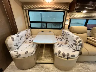 2018 Thor Motor Coach CHATEAU 35SM photo 31