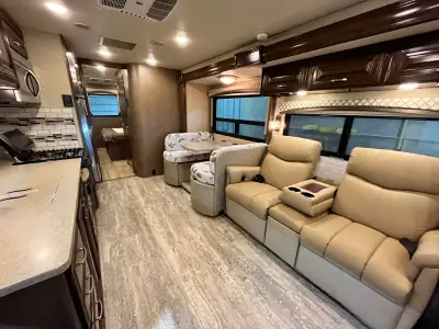 2018 Thor Motor Coach CHATEAU 35SM photo 22