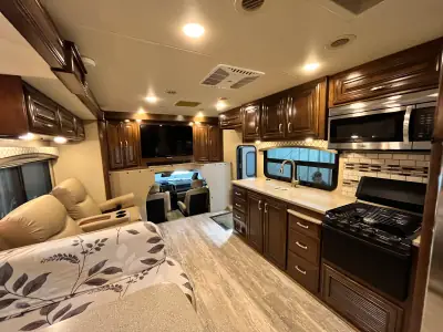 2018 Thor Motor Coach CHATEAU 35SM photo 54