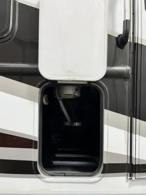2018 Thor Motor Coach CHATEAU 35SM photo 15