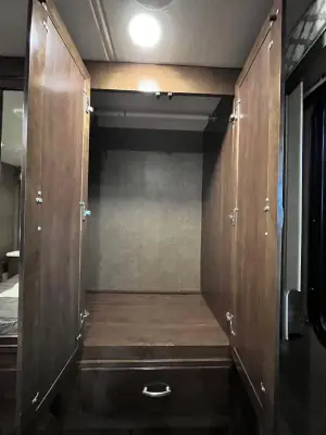 2018 Thor Motor Coach CHATEAU 35SM photo 49