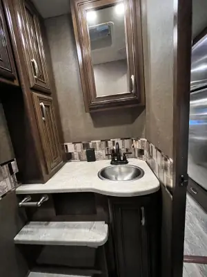 2018 Thor Motor Coach CHATEAU 35SM photo 41