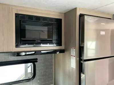 2025 Dutchmen KODIAK ULTRA LITE 302BHSL photo 19