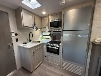 2026 Coachmen Catalina Legacy Edition 333DORM photo 34
