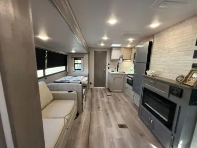 2026 Coachmen Catalina Legacy Edition 333DORM photo 17
