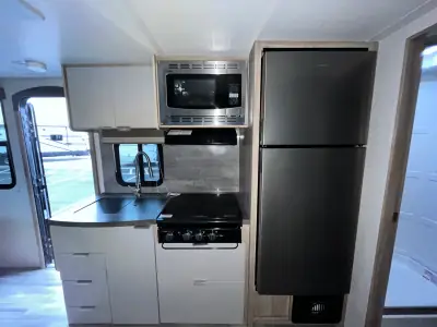 2021 Winnebago MICRO MINNIE 2108FBS photo 15