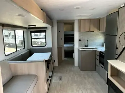 2025 Dutchmen Kodiak Ultra-Lite Ultra-Lite 332BHSL photo 8